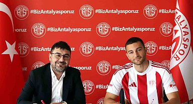 Antalyaspor'un 7. transferi Emrecan Uzunhan imzayı attı