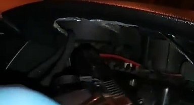 Aracın teypini söküp silah zulası yapmışlar