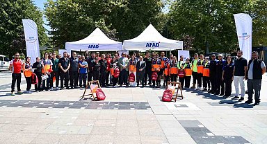 Arama kurtarma ekipleri oryantiring yarışmasında mücadele etti