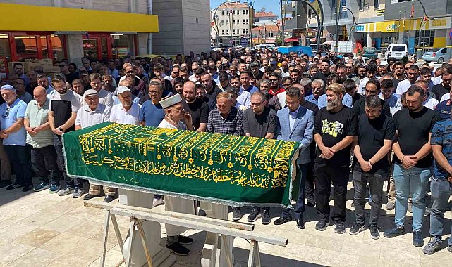Asansör boşluğuna düşerek hayatını kaybeden genç son yolculuğuna uğurlandı