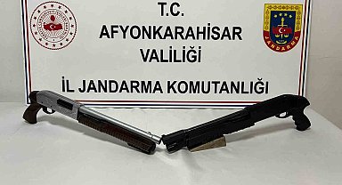 Asker eğlenesinde havaya ateş ederken yakalandılar