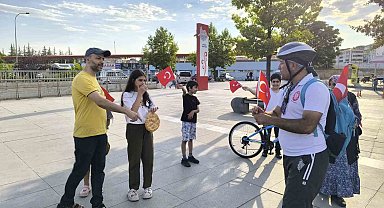 Askerlerin cephede tükettiği kuru ekmeği yaptırıp dağıttılar