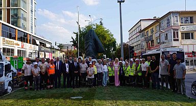 Atatürk heykeli ve refüj düzenlemesiyle Bilecik'in vitrini güzelleşti