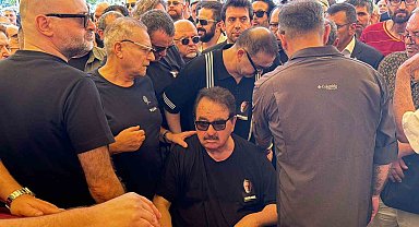 Aydemir Akbaş'ın cenazesine gelen Tatlıses'in camiye girişi sırasında arbede çıktı