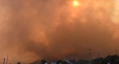 Aydın ve Muğla'da orman yangını! Alevler yerleşim yerlerine ulaştı! Gece görüşlü yangın söndürme helikopterlerle müdahale ediliyor