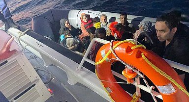 Ayvalık açıklarında 12'si çocuk 34 düzensiz göçmen yakalandı