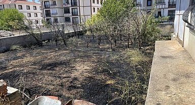 Bahçede çıkan yangın büyümeden söndürüldü