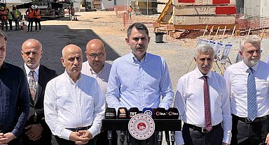 Bakan Kurum: "2025 yılı sonu depremzedelerin tamamı evine kavuşacak"