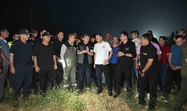 Bakan Yerlikaya, yangın bölgesinde incelemelerde bulundu