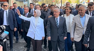 Bakanlar Yüksekova'da esnaf ziyareti yaptı