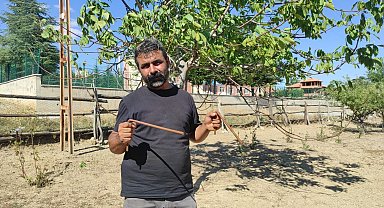 Bakır çubuklarla suyun izini sürüyor