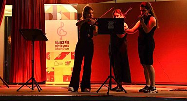 Balıkesir'in dört bir yanında konser coşkusu yaşandı