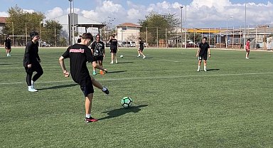 Bandırma'da geleceğin kadın futbolcuları seçmelerde ter döktü