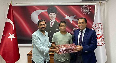 Başarılı güreşçiden anlamlı ziyaret