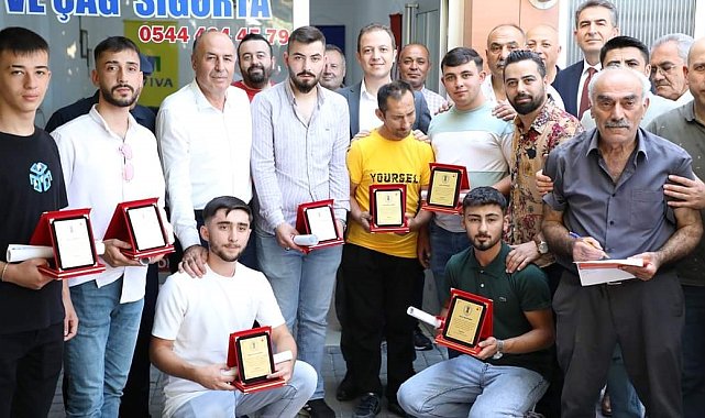 Başkan Arslan'dan başarılı öğrencilere ödül