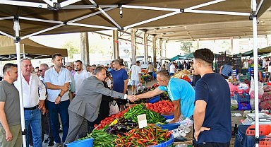 Başkan Balaban Muradiye Pazaryeri'nde esnaf ziyareti yaptı