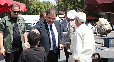 Başkan Canpolat, esnaf ve vatandaşlarla bir arada