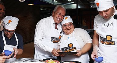 Başkan Şadi Özdemir, özel çocuklarla pizza yaptı