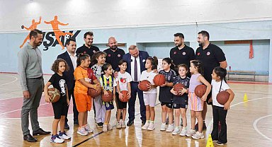 Başkan Yalım, Yaz Spor Okulları kursiyerlerini ziyaret etti