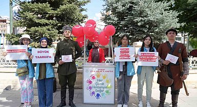 Bayburt Çocuk Hakları İl Komitesi üyesi çocuklardan 30 Ağustos Zafer Bayramı farkındalık etkinliği
