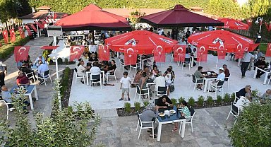 Belediyeden Hacılar Meydanına 'Elma Kafe'