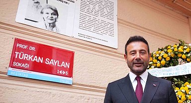 Beşiktaş'ta Türkan Saylan'ın adının verildiği sokağa resmi tabela asıldı