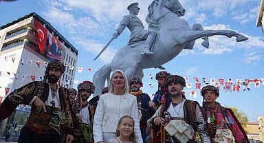 Bilecik'in kurtuluş sembolü Atatürk heykelinin açılışı yapıldı
