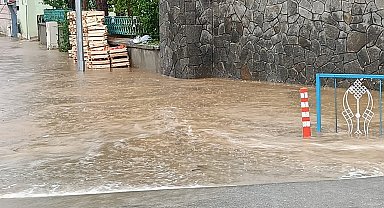 Bilecik'te ceviz büyüklüğünde dolu yağdı