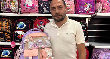 Bilecikli çanta satıcısı velileri okul çantası konusunda uyardı