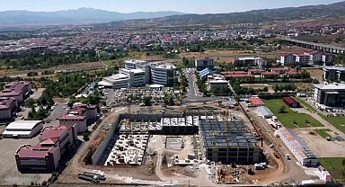 Bingöl'de 269 adet sismik izolatörün kullanıldığı 500 yataklı hastane yükseliyor