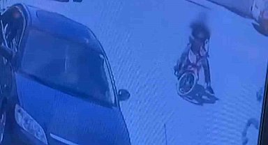 Böyle kaza görülmedi: Kaçan at, motosikletliyi altına aldı