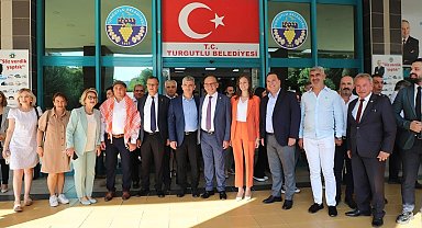 Bozkurt Belediye Başkanı Birsen Çelik, Turgutlu'daki çiftçi mitingine katıldı