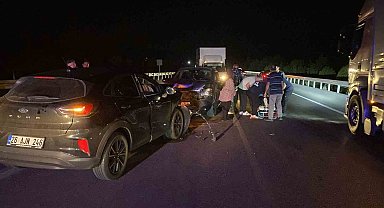 Burdur-Antalya Karayolu'nda 2 otomobil kafa kafaya çarpıştı: 5 yaralı