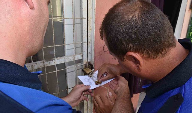 Bursa Yenişehir'de kaçak olarak çalıştırılan yabancı uyrukluların dükkanları mühürlendi