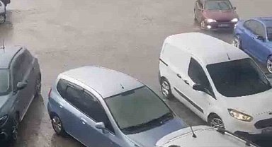 Bursa'da aniden bastıran dolu hayatı felç etti
