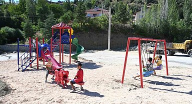 Çektikleri video ile köylerine oyun parkı isteyen çocukların isteği yerine geldi