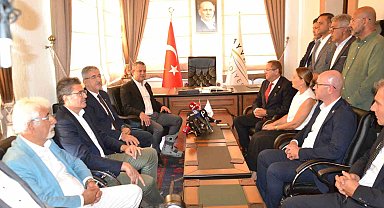 CHP Genel Başkanı Özgür Özel, Ayvalık Belediyesini ziyaret etti