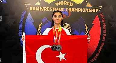 Çivrilli Petek bilek güreşinde Dünya 2.'si oldu