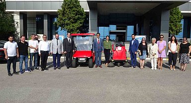 ÇOMÜ'ye 'Daha Yeşil Sürdürülebilir Bir Üniversite' sloganıyla 2 elektrikli araç kazandırıldı