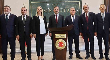 Cumhurbaşkanı Yardımcısı Yılmaz İzmir Valiliği'ni ziyaret etti