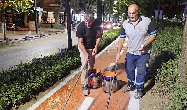 Cumhuriyet Bulvarı'nda bisiklet yolu yenilendi