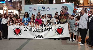 Denizli'nin Down sendromlu çocukları Bandırma festivaline renk kattı