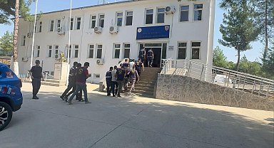 Diyarbakır'da jandarma dedektifleri 8 inek çalan 4 şüpheliyi yakaladı