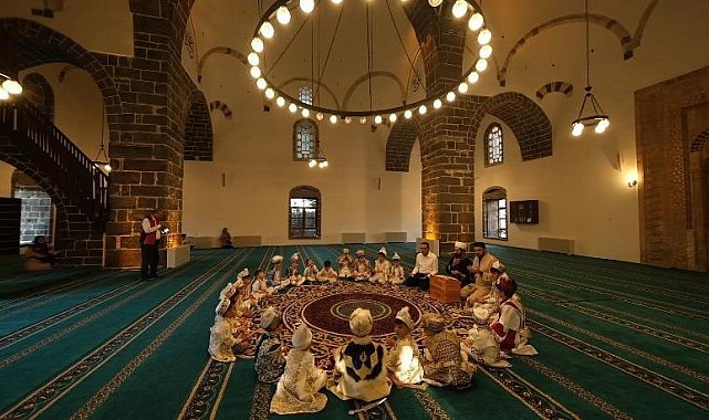 Diyarbakır'da Sultan II. Bayezid Vakfı'nın hayır şartı kapsamında 30 çocuğa sünnet şöleni düzenlendi