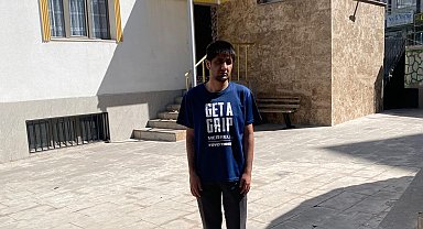Diyarbakırlı görme engelli hafız, taziye mesajlarını 13 bin üyesi olan 10 Whatsapp gruplarından duyuyor