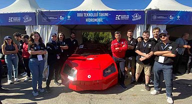 Doğuş Üniversitesi Teknoloji Takımı'nın geliştirdiği "Hidromobil'e Selçuk Bayraktar'dan imza