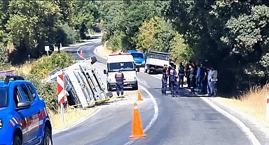 Domaniç'te devrilen hafriyat kamyonunun sürücüsü hayatını kaybetti