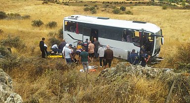 Düğün yolu faciaya dönüştü: 20'ye yakın kişi yaralandı