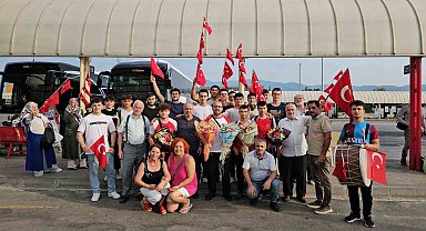 Dünyanın bileğini büken ikizler, memleketinde coşkuyla karşılandı
