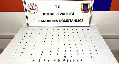 Durdurulan araçta tarihi eserler ele geçirildi